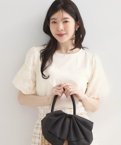 couture brooch(クチュールブローチ)の「【接触冷感・UVカット・洗える】バルーンスリーブ トップス(Tシャツ/カットソー・レディース・オフホワイト/ライトグレー/ブラック・42/40/38/36)」の13枚目の写真