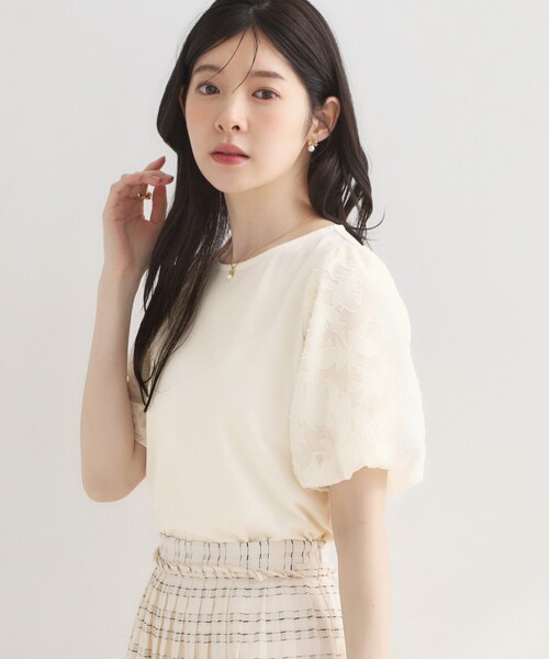 couture brooch(クチュールブローチ)の「【接触冷感・UVカット・洗える】バルーンスリーブ トップス(Tシャツ/カットソー・レディース・オフホワイト/ライトグレー/ブラック・42/40/38/36)」の15枚目の写真