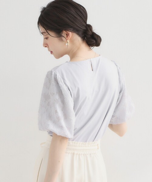 couture brooch(クチュールブローチ)の「【接触冷感・UVカット・洗える】バルーンスリーブ トップス(Tシャツ/カットソー・レディース・オフホワイト/ライトグレー/ブラック・42/40/38/36)」の21枚目の写真