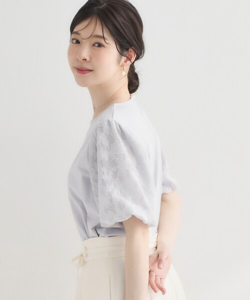 couture brooch(クチュールブローチ)の「【接触冷感・UVカット・洗える】バルーンスリーブ トップス(Tシャツ/カットソー・レディース・オフホワイト/ライトグレー/ブラック・42/40/38/36)」の22枚目の写真