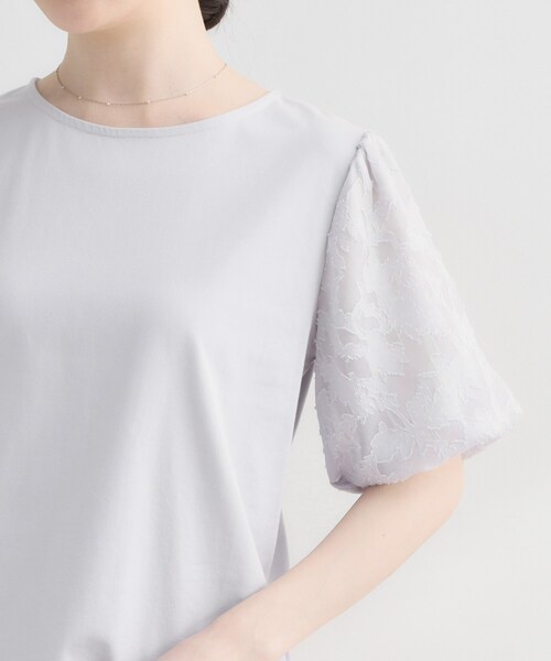 couture brooch(クチュールブローチ)の「【接触冷感・UVカット・洗える】バルーンスリーブ トップス(Tシャツ/カットソー・レディース・オフホワイト/ライトグレー/ブラック・42/40/38/36)」の9枚目の写真