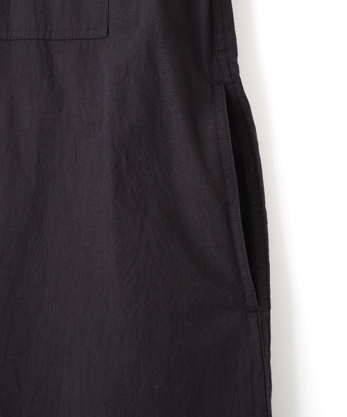 MHL.(エムエイチエル)の「SANDED COTTON LINEN(ワンピース・レディース・スモークグレー/ブラック・1/2)」の5枚目の写真