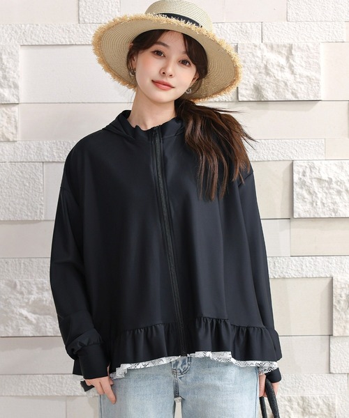 TeddyShop（テディショップ）の「【UVカット率 99.9％以上/UPF50+/フード・サムホール付き/水陸両用】話題のレース×フリル。長袖プチハイネックジップアップラッシュガードパーカー レディース（パーカー・レディース・ブラック/クリーム/モカ/ライトグレー・LL/L/M/S）」の8枚目の写真