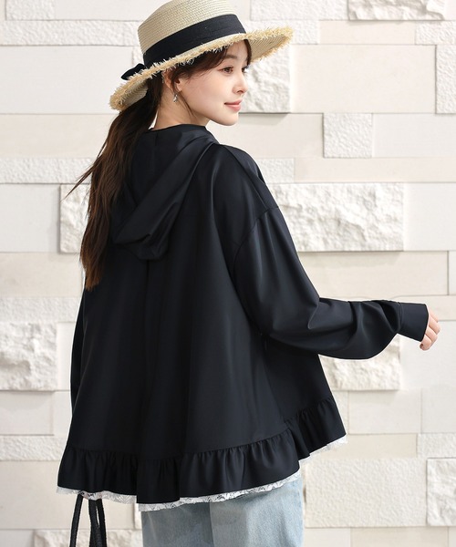 TeddyShop（テディショップ）の「【UVカット率 99.9％以上/UPF50+/フード・サムホール付き/水陸両用】話題のレース×フリル。長袖プチハイネックジップアップラッシュガードパーカー レディース（パーカー・レディース・ブラック/クリーム/モカ/ライトグレー・LL/L/M/S）」の9枚目の写真