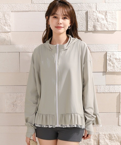 TeddyShop（テディショップ）の「【UVカット率 99.9％以上/UPF50+/フード・サムホール付き/水陸両用】話題のレース×フリル。長袖プチハイネックジップアップラッシュガードパーカー レディース（パーカー・レディース・ブラック/クリーム/モカ/ライトグレー・LL/L/M/S）」の12枚目の写真