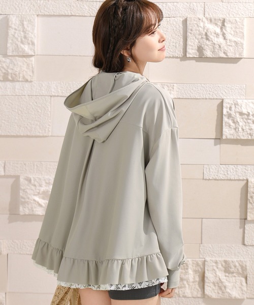 TeddyShop（テディショップ）の「【UVカット率 99.9％以上/UPF50+/フード・サムホール付き/水陸両用】話題のレース×フリル。長袖プチハイネックジップアップラッシュガードパーカー レディース（パーカー・レディース・ブラック/クリーム/モカ/ライトグレー・LL/L/M/S）」の16枚目の写真
