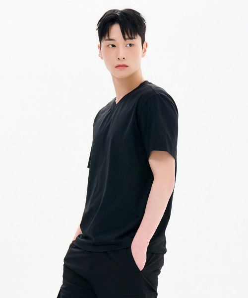 CHASECULT(チェイスカルト)の「男性クールVネック半袖Tシャツ-FCZK5809E03(Tシャツ/カットソー・メンズ・ブラック・100/110/95/105/115)」の2枚目の写真