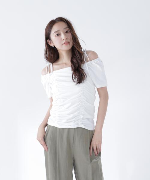 NATURAL BEAUTY BASIC(ナチュラルビューティーベーシック)の「ショルダーリボンドロストカットソー(Tシャツ/カットソー・レディース・イエロー/オフホワイト/ブラック・フリ-)」の2枚目の写真