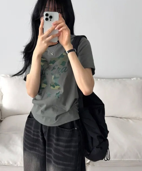 VIVID LADY(ビビッドレディー)の「カモフラナンバリングプリント 半袖Tシャツ(Tシャツ/カットソー・レディース・カーキ/グレー/ブラック/ホワイト・FREE)」の12枚目の写真