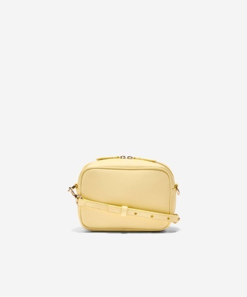 COLE HAAN（コールハーン）の「ゴー エニウェア カメラバッグ womens（ショルダーバッグ・レディース・イエロー・OSFA）」の2枚目の写真