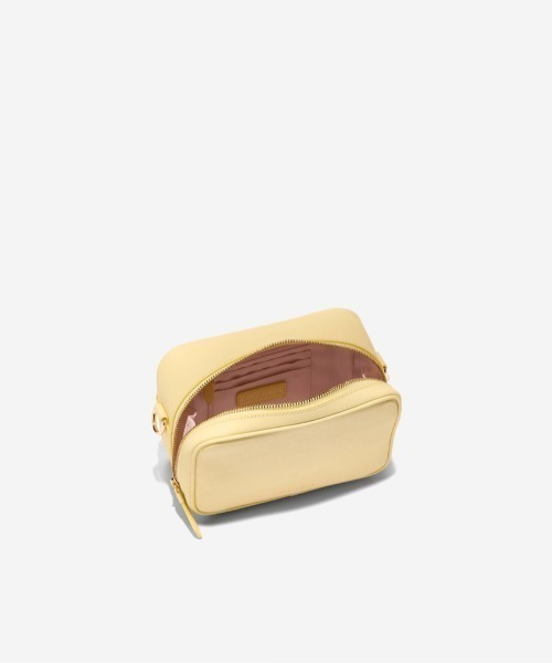 COLE HAAN（コールハーン）の「ゴー エニウェア カメラバッグ womens（ショルダーバッグ・レディース・イエロー・OSFA）」の4枚目の写真