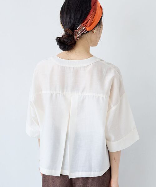 le.coeur blanc(ルクールブラン)の「シアーサテンバンドカラーコンパクトシャツ(シャツ/ブラウス・レディース・アイボリー/ライトブルー/チャコールグレー・38)」の7枚目の写真
