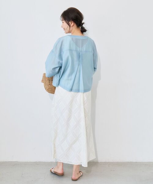 le.coeur blanc(ルクールブラン)の「シアーサテンバンドカラーコンパクトシャツ(シャツ/ブラウス・レディース・アイボリー/ライトブルー/チャコールグレー・38)」の21枚目の写真