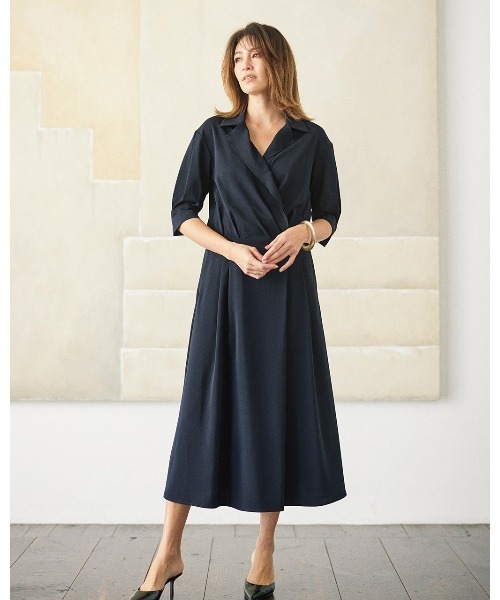 DoCLASSE（ ドゥクラッセ）の「ストレッチツイル・カシュクールシャツワンピース（ワンピース・レディース・グレイッシュベージュ/ダークネイビー・7/9）」の6枚目の写真