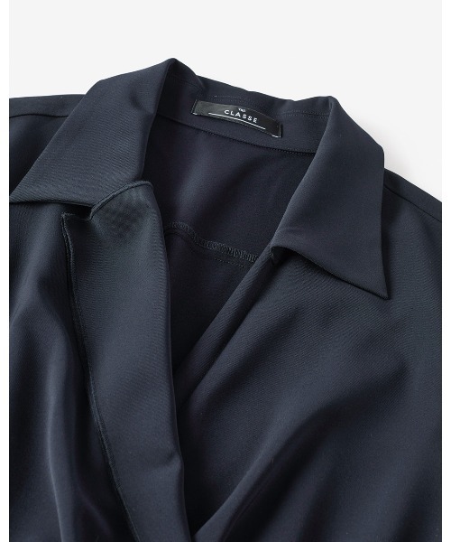 DoCLASSE（ ドゥクラッセ）の「ストレッチツイル・カシュクールシャツワンピース（ワンピース・レディース・グレイッシュベージュ/ダークネイビー・7/9）」の7枚目の写真