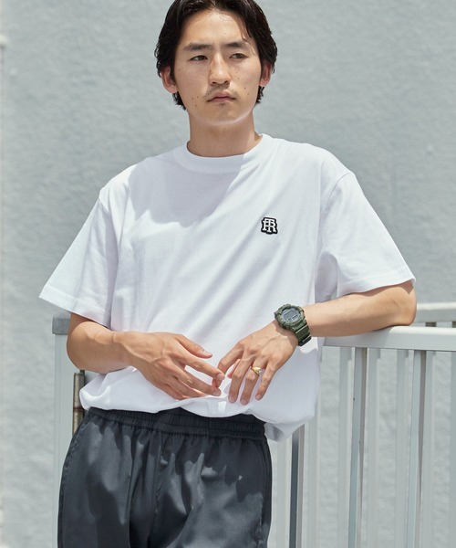 ROOPTOKYO（ループトウキョウ）の「オリジナルチームロゴ胸ワッペンTシャツ 半袖 クルーネック ハイグレードコットン 5.6oz 丸胴 シンプル ミドル丈 クロップド丈 短丈 メンズ レディース ユニセックス 秋 秋服 2026年秋冬（Tシャツ/カットソー・メンズ・ホワイト/ブラック/チャコール/ブルー/ライトピンク・S/M/L/XL）」の2枚目の写真