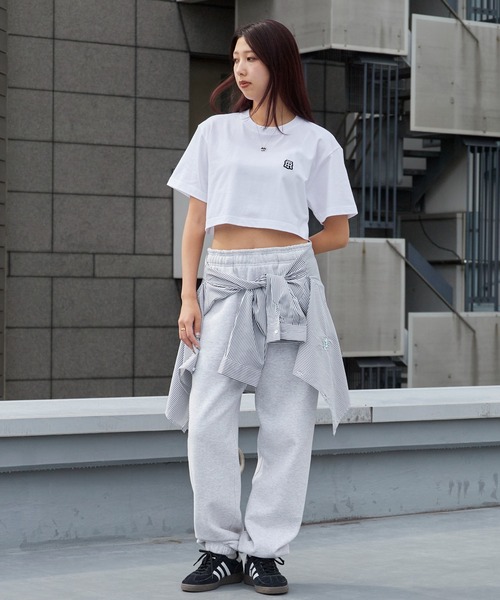ROOPTOKYO（ループトウキョウ）の「オリジナルチームロゴ胸ワッペンTシャツ 半袖 クルーネック ハイグレードコットン 5.6oz 丸胴 シンプル ミドル丈 クロップド丈 短丈 メンズ レディース ユニセックス 秋 秋服 2026年秋冬（Tシャツ/カットソー・メンズ・ホワイト/ブラック/チャコール/ブルー/ライトピンク・S/M/L/XL）」の11枚目の写真