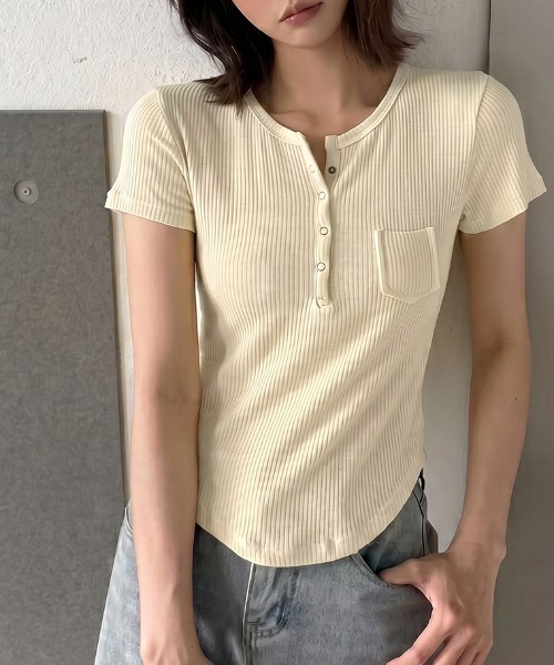 COCOMOMO(ココモモ)の「ヘンリーネックリブTシャツ リブTシャツ ヘンリーネックTシャツ 半袖 トップス ラウンドヘム カットソー Tシャツ 半袖 レイヤードトップス 春服 夏服(Tシャツ/カットソー・レディース・ライトピンク/ライトイエロー/ライトブルー/グレー/ホワイト/ブラック・FREE)」の5枚目の写真