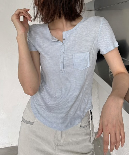 COCOMOMO(ココモモ)の「ヘンリーネックリブTシャツ リブTシャツ ヘンリーネックTシャツ 半袖 トップス ラウンドヘム カットソー Tシャツ 半袖 レイヤードトップス 春服 夏服(Tシャツ/カットソー・レディース・ライトピンク/ライトイエロー/ライトブルー/グレー/ホワイト/ブラック・FREE)」の14枚目の写真