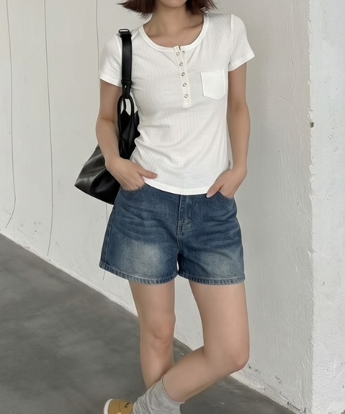 COCOMOMO(ココモモ)の「ヘンリーネックリブTシャツ リブTシャツ ヘンリーネックTシャツ 半袖 トップス ラウンドヘム カットソー Tシャツ 半袖 レイヤードトップス 春服 夏服(Tシャツ/カットソー・レディース・ライトピンク/ライトイエロー/ライトブルー/グレー/ホワイト/ブラック・FREE)」の13枚目の写真