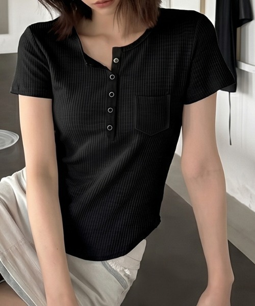COCOMOMO(ココモモ)の「ヘンリーネックリブTシャツ リブTシャツ ヘンリーネックTシャツ 半袖 トップス ラウンドヘム カットソー Tシャツ 半袖 レイヤードトップス 春服 夏服(Tシャツ/カットソー・レディース・ライトピンク/ライトイエロー/ライトブルー/グレー/ホワイト/ブラック・FREE)」の15枚目の写真