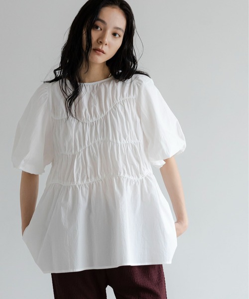 LOWRYS FARM（ローリーズファーム）の「アシメティアードチュニックＳＳ　1049042（シャツ/ブラウス・レディース・ピンク/ブラック/ホワイト・FREE）」の4枚目の写真