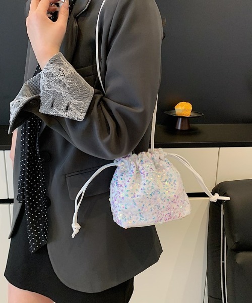boemy(ボエミー)の「スパンコール 2WAY ドローストリング バッグ(ショルダーバッグ・レディース・シルバー/ブラック・FREE)」の4枚目の写真