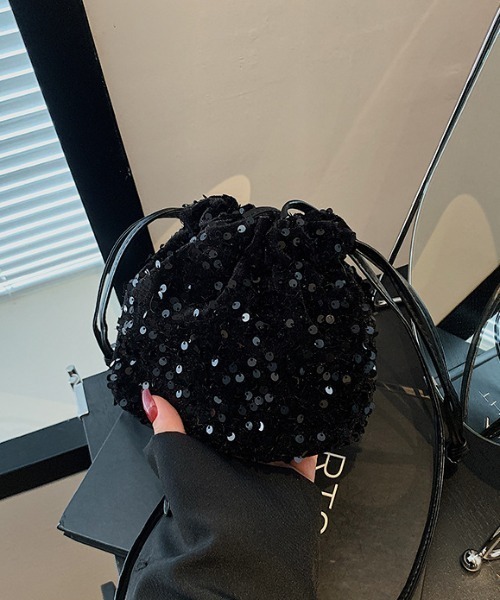 boemy(ボエミー)の「スパンコール 2WAY ドローストリング バッグ(ショルダーバッグ・レディース・シルバー/ブラック・FREE)」の11枚目の写真
