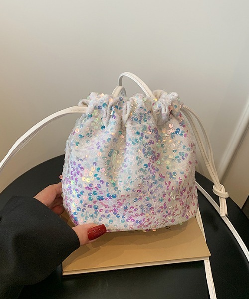 boemy(ボエミー)の「スパンコール 2WAY ドローストリング バッグ(ショルダーバッグ・レディース・シルバー/ブラック・FREE)」の13枚目の写真
