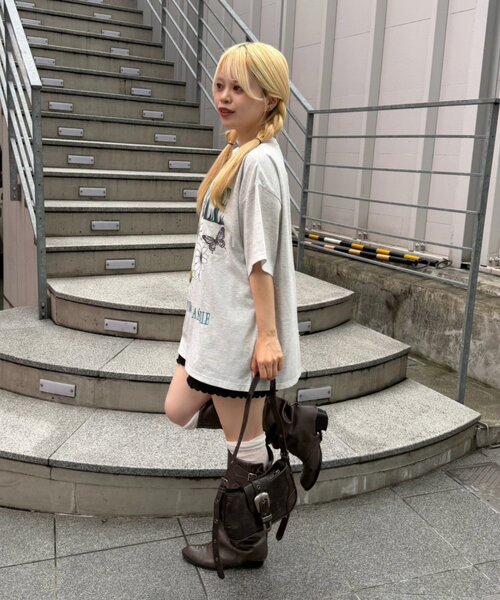continuer de NICE CLAUP(コンティニューデナイスクラップ)の「ちょうちょとお花のBigT(Tシャツ/カットソー・レディース・チャコールグレー/オートミール/オフホワイト・FREE)」の21枚目の写真