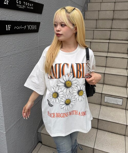 continuer de NICE CLAUP(コンティニューデナイスクラップ)の「ちょうちょとお花のBigT(Tシャツ/カットソー・レディース・チャコールグレー/オートミール/オフホワイト・FREE)」の22枚目の写真