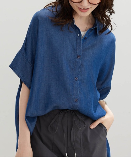 BELLUNA PLUS(ベルーナ)の「デニム素材ヒンヤリブラウス(シャツ/ブラウス・レディース・ネイビー/ブルー・XL/2XL)」の1枚目の写真