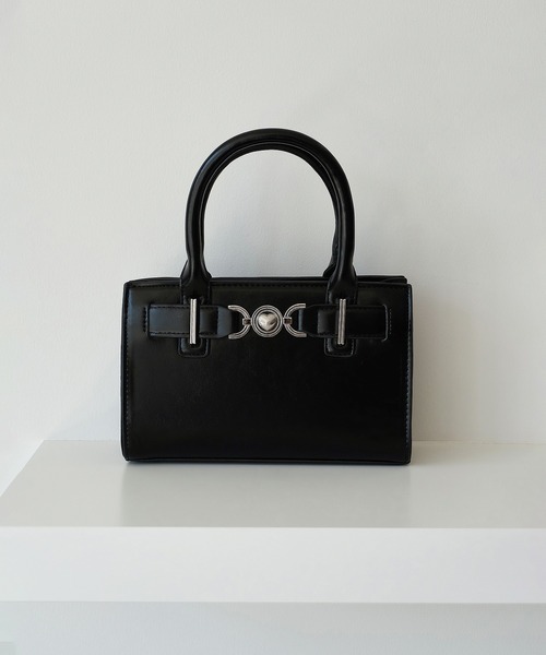 Leja(レジャ)の「【LEJA】ハートメタルモチーフベルト2WAYハンドバッグ結婚式 パーティー 成人式 二次会 同窓会 お呼ばれ オケージョン 20代 30代(ハンドバッグ・レディース・ブラック・FREE)」の5枚目の写真