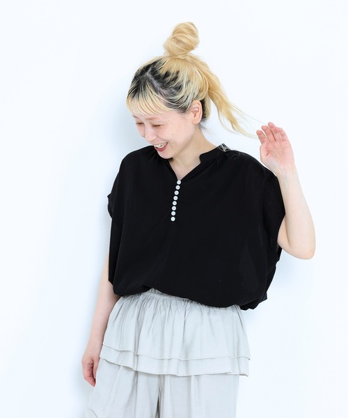 HEART MARKET(ハートマーケット)の「ノースリーブバンドカラーシャツチュニック(シャツ/ブラウス・レディース・ブラック系/ナチュラル/ベージュ系/ブラック/チャコール・FREE)」の2枚目の写真