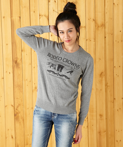 RODEO CROWNS WIDE BOWL（ロデオクラウンズワイドボウル）の「CA デニム パッチ ニット（ニット/セーター・レディース・ブルー/トップグレー/オフホワイト・MEDIUM/SMALL）」の2枚目の写真