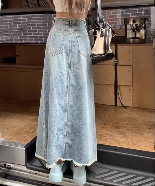 ＆soiree（アンドソワレ）の「ポケット付きフリンジラインデニムスカート（デニムスカート・レディース・ブルー・X-LARGE/LARGE/MEDIUM/SMALL）」の4枚目の写真
