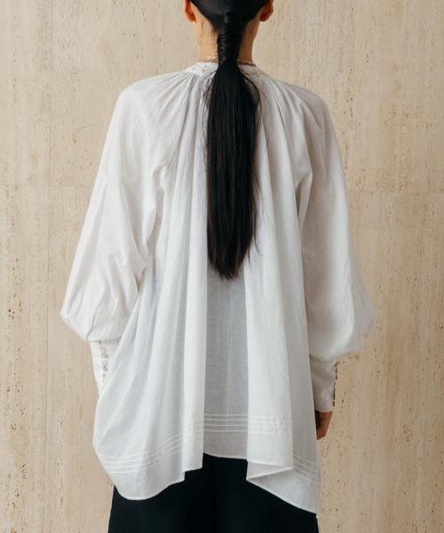 CREDONA(クレドナ)の「EMBROIDERY COLLAR GATHER BLOUSE(シャツ/ブラウス・レディース・ブラック/ホワイト・FREE)」の5枚目の写真