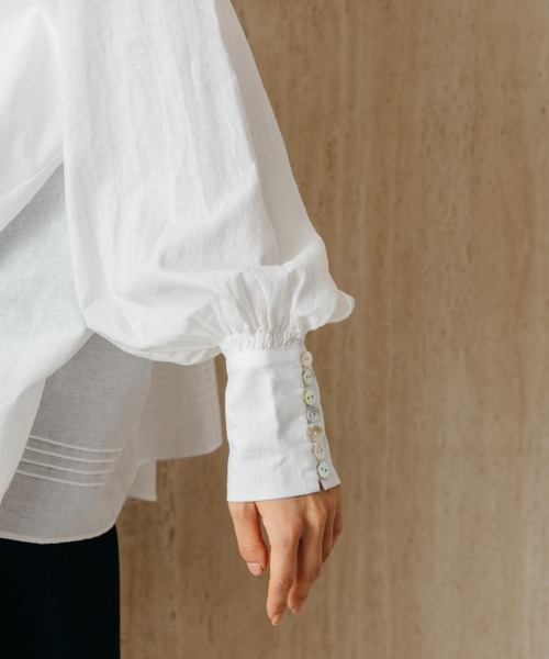 CREDONA(クレドナ)の「EMBROIDERY COLLAR GATHER BLOUSE(シャツ/ブラウス・レディース・ブラック/ホワイト・FREE)」の10枚目の写真