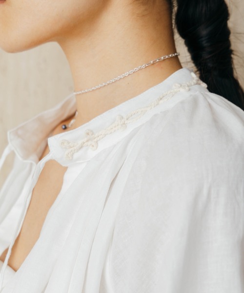 CREDONA(クレドナ)の「EMBROIDERY COLLAR GATHER BLOUSE(シャツ/ブラウス・レディース・ブラック/ホワイト・FREE)」の11枚目の写真