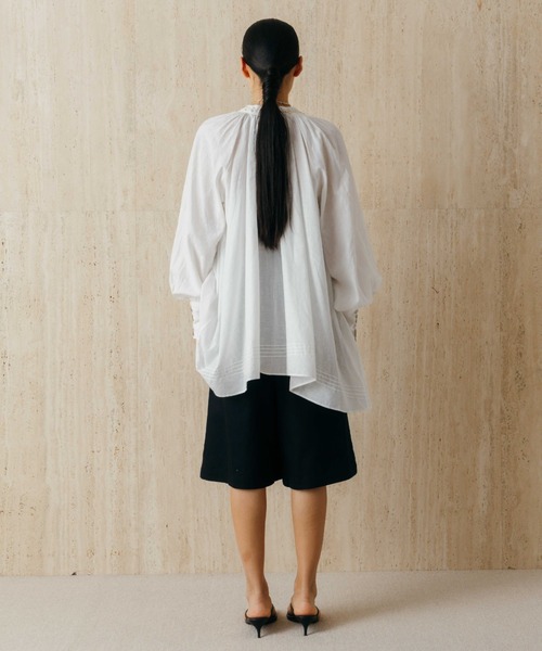 CREDONA(クレドナ)の「EMBROIDERY COLLAR GATHER BLOUSE(シャツ/ブラウス・レディース・ブラック/ホワイト・FREE)」の13枚目の写真