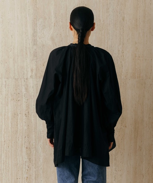 CREDONA(クレドナ)の「EMBROIDERY COLLAR GATHER BLOUSE(シャツ/ブラウス・レディース・ブラック/ホワイト・FREE)」の16枚目の写真