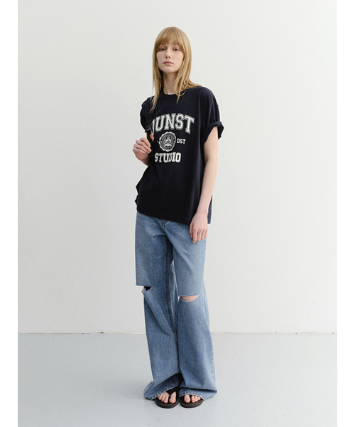 DUNST(ダンスト)の「UNISEX CLASSIC LOGO T-SHIRT_UDTS6B139_FRENCH NAVY(Tシャツ/カットソー・レディース・ネイビー・X-SMALL/XX-LARGE/LARGE/MEDIUM/SMALL/X-LARGE)」の2枚目の写真