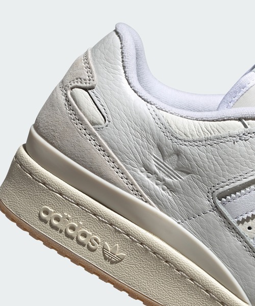 adidas（アディダス）の「フォーラム 84 ロー ADV [Forum 84 Low ADV] / アディダスオリジナルス adidas Originals（スニーカー・メンズ・オフホワイト・22.0cm/22.5cm/23.0cm/23.5cm/24.0cm/24.5cm/25.0cm/25.5cm/26.0cm/26.5cm/27.0cm/27.5cm/28.0cm/28.5cm/29.0cm）」の10枚目の写真