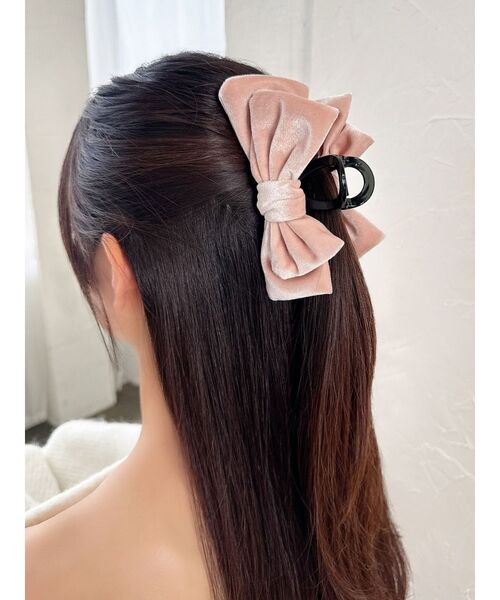 RESEXXY(リゼクシー)の「ベロアリボンヘアクリップ(バレッタ/ヘアクリップ・レディース・ピンク/ブラック・FREE)」の4枚目の写真