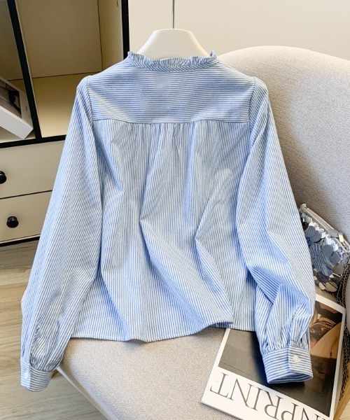 LUCPY(ラクピー)の「ストライプレースリボンブラウス(シャツ/ブラウス・レディース・ブラック/ブルー・SMALL/MEDIUM/LARGE/X-LARGE)」の5枚目の写真