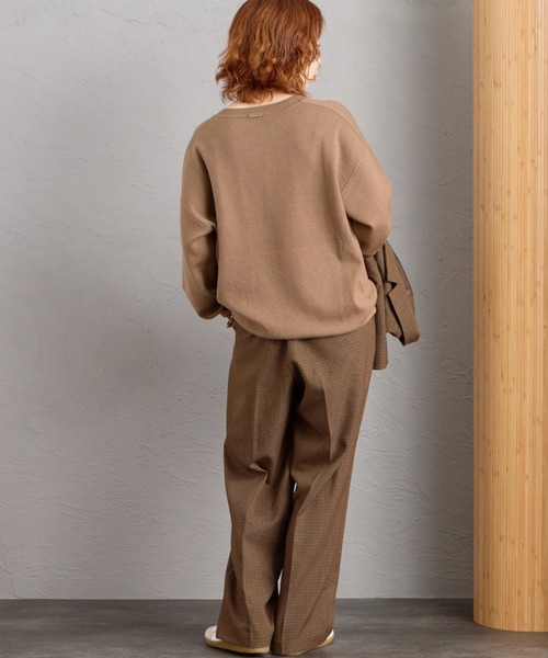 MICA&DEAL（マイカ＆ディール）の「【WEB先行予約】[MICA&DEAL/マイカアンドディール] 別注 ワンポイントロゴ Vネックニットプルオーバー（ニット/セーター・レディース・モカ/グレー/ネイビー・F）」の11枚目の写真