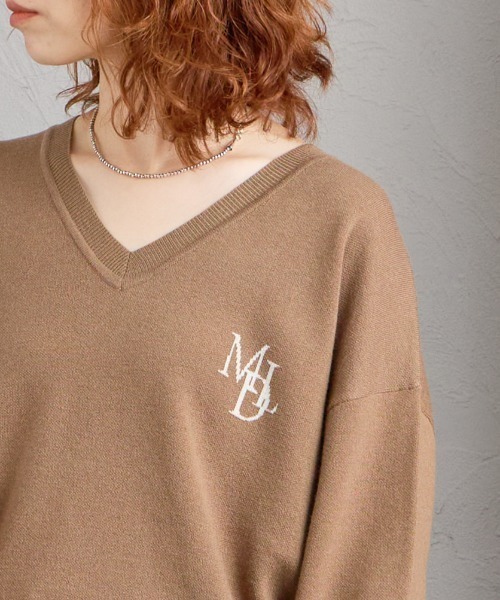 MICA&DEAL（マイカ＆ディール）の「【WEB先行予約】[MICA&DEAL/マイカアンドディール] 別注 ワンポイントロゴ Vネックニットプルオーバー（ニット/セーター・レディース・モカ/グレー/ネイビー・F）」の12枚目の写真