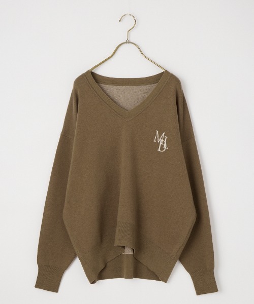 MICA&DEAL（マイカ＆ディール）の「【WEB先行予約】[MICA&DEAL/マイカアンドディール] 別注 ワンポイントロゴ Vネックニットプルオーバー（ニット/セーター・レディース・モカ/グレー/ネイビー・F）」の16枚目の写真