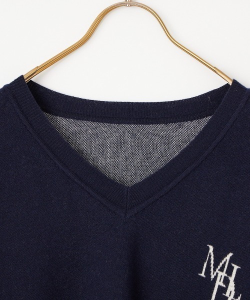 MICA&DEAL（マイカ＆ディール）の「【WEB先行予約】[MICA&DEAL/マイカアンドディール] 別注 ワンポイントロゴ Vネックニットプルオーバー（ニット/セーター・レディース・モカ/グレー/ネイビー・F）」の18枚目の写真