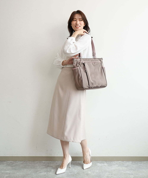 MK MICHEL KLEIN（エムケーミッシェルクラン）の「[2WAY/A4収納可]多機能ポケットナイロントートバッグ（トートバッグ・レディース・ベージュ/グレー/ブラック・00）」の7枚目の写真